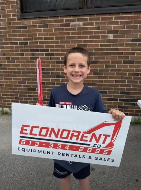 NAEC student holding jumbo freezies with an Econorent sign